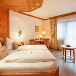 Aktivhotel Alpendorf Hotel 4*