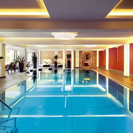 מלון Aktivhotel Alpendorf 4*